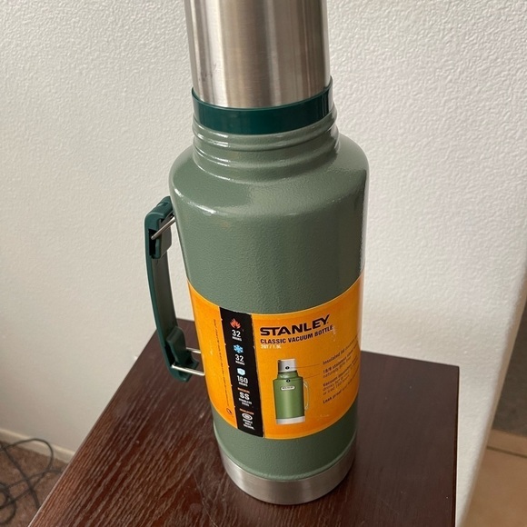 Stanley Double XL 2 qt Vacuum Travel Camping Bottle Thermos with  handle Green - Picture 6 of 8